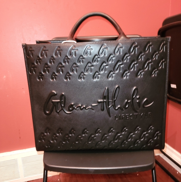 Glamaholic LIFESTYLE MONOGRAM LUXE TOTE - Picture 2 of 2